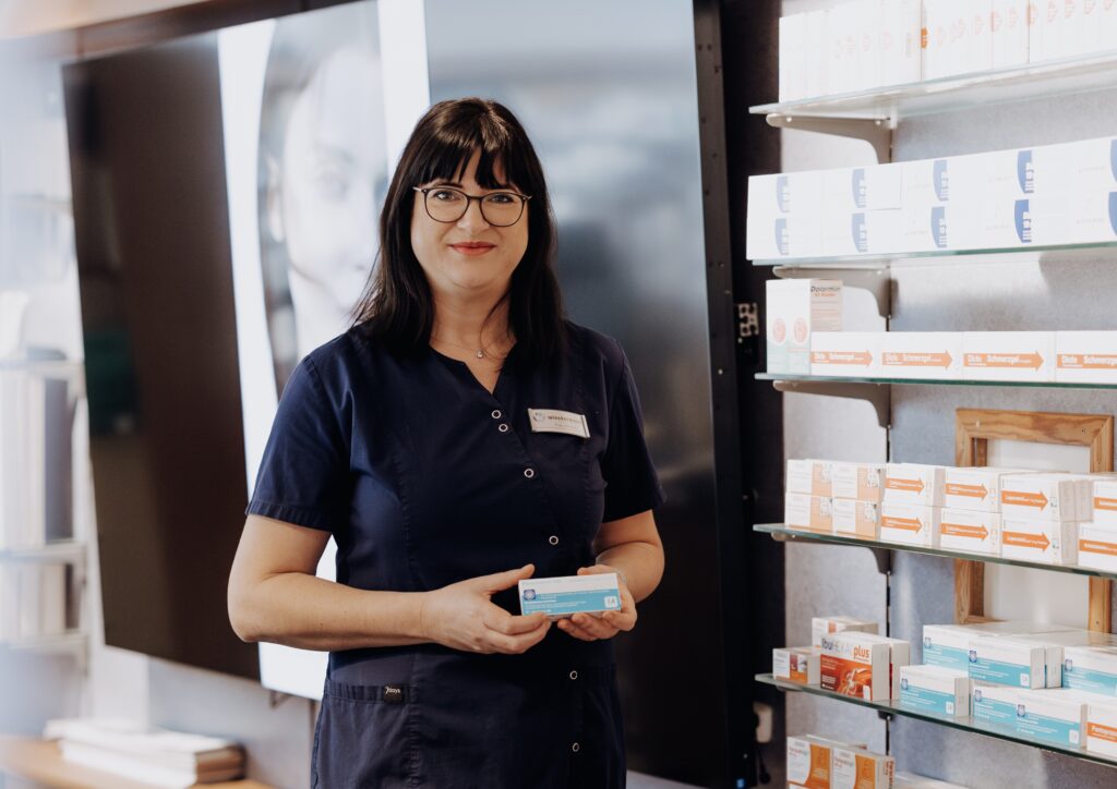 Mitarbeiterin der Winckelmann-Apotheke Stendal